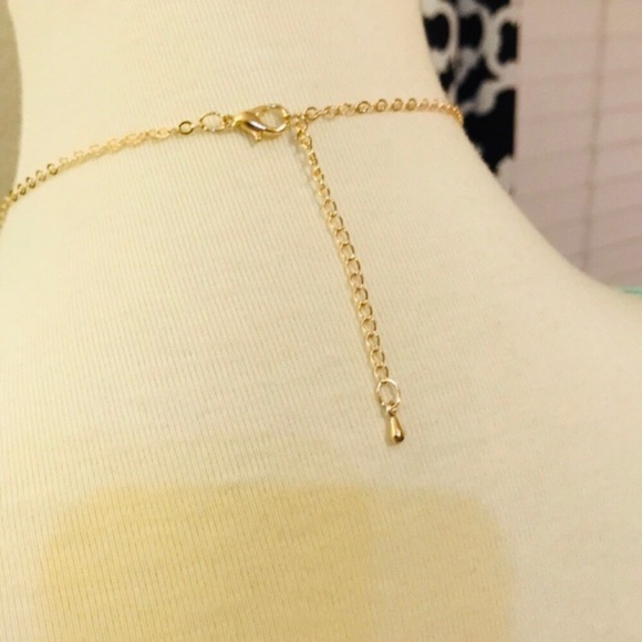 🔴 5/$20 Iridescent Quartz Crystal Necklace - Picture 3 of 3